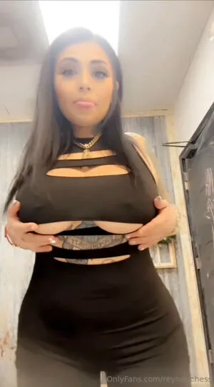 Reyna Issa Thumbnail Picture
