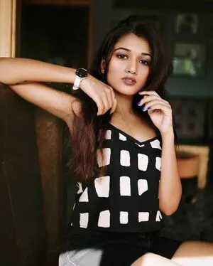 Ridhima Bisht Thumbnail Picture