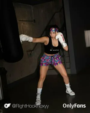 Right Hook Roxy OnlyFans Leaked Free Thumbnail Picture - #IlJpGXffb9