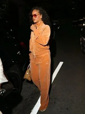 Rihanna OnlyFans Leaked Free Thumbnail Picture - #8f4Ygao7I0