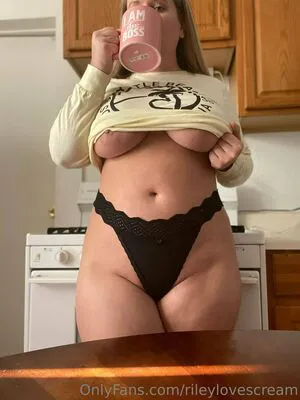 Rileylovescream Thumbnail Picture