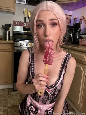 Rileyrosez Thumbnail Picture