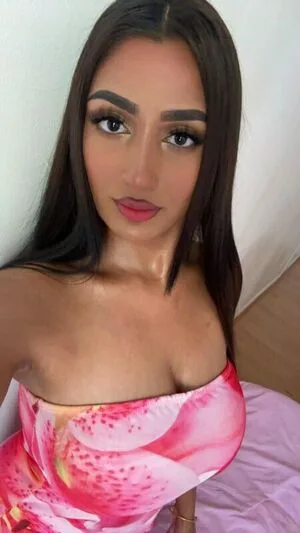 Riya B Thumbnail Picture