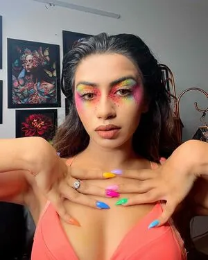 Riya Sharma Thumbnail Picture
