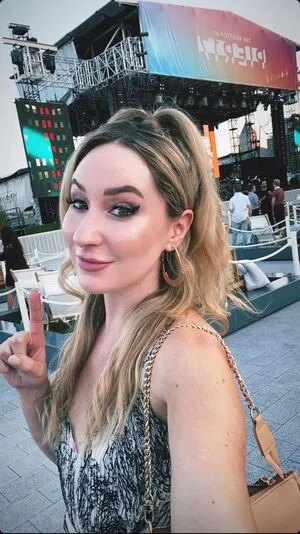 Robyn Adele Anderson OnlyFans Leaked Free Thumbnail Picture - #Y1ikjy000Q