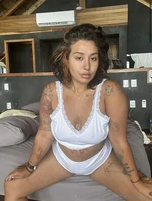 Romi Marcos Thumbnail Picture