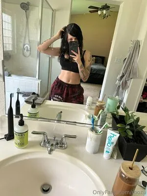 Roozu OnlyFans Leaked Free Thumbnail Picture - #RWXALeOzaj