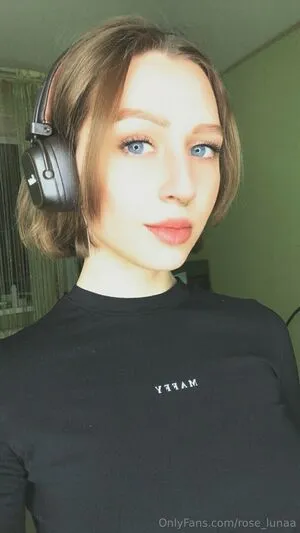 Rose Lunaa Thumbnail Picture