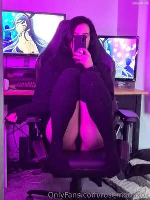 Rosemoonxox Thumbnail Picture