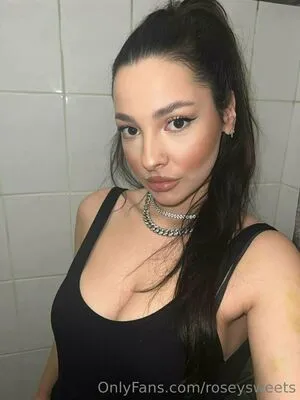 Roseysweets OnlyFans Leaked Free Thumbnail Picture - #6xoIQ9Iv40