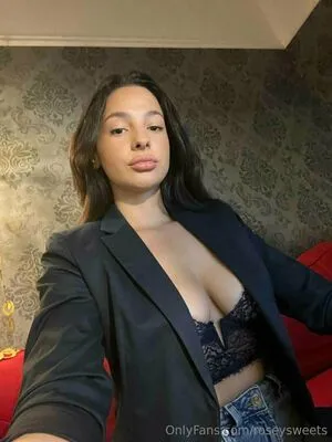 Roseysweets Thumbnail Picture