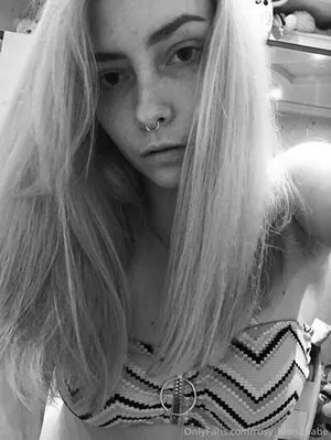 Rosy Blondbabe Thumbnail Picture