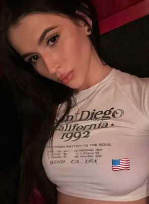 Roxie Wegiel Thumbnail Picture