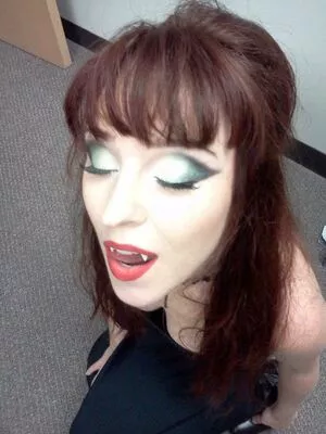 Ruth Connell OnlyFans Leaked Free Thumbnail Picture - #pcL8hEHLde