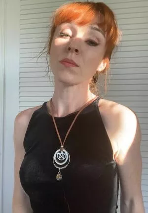 Ruth Connell OnlyFans Leaked Free Thumbnail Picture - #vytpbPNAdk