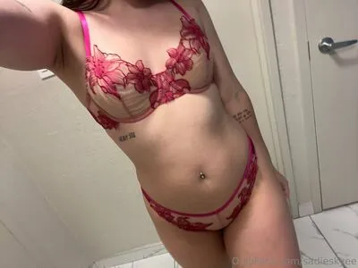 Sadieskyee Thumbnail Picture