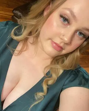 Sara M Thumbnail Picture