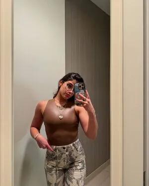 Sara Saffari Thumbnail Picture