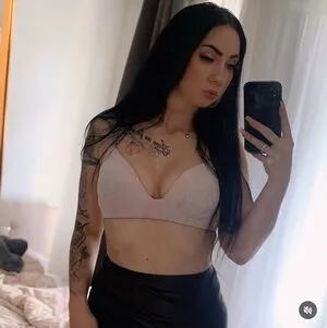 Sarah Amore Thumbnail Picture