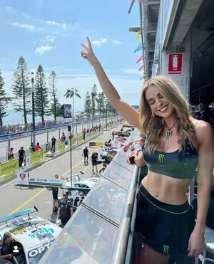Sarah Angus Thumbnail Picture