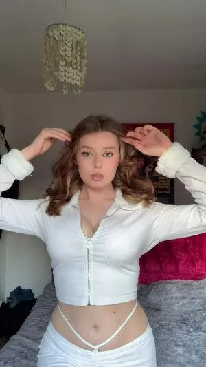 Sarah Anne Hooper Thumbnail Picture