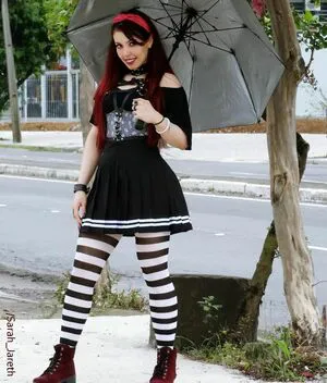 Sarah Jareth Thumbnail Picture