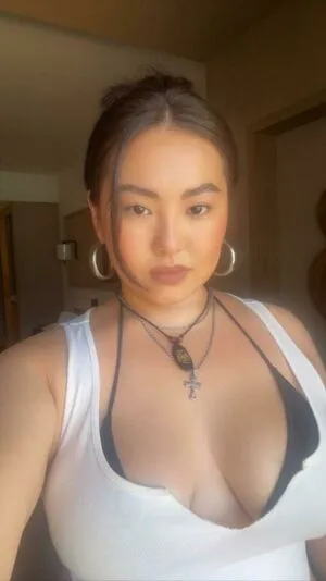 Sarah Kim Thumbnail Picture