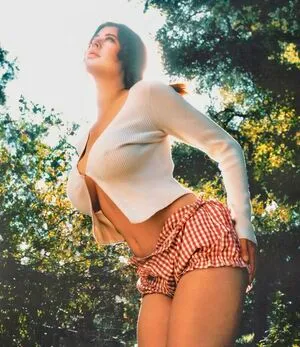 Sarah Mcdaniel Thumbnail Picture