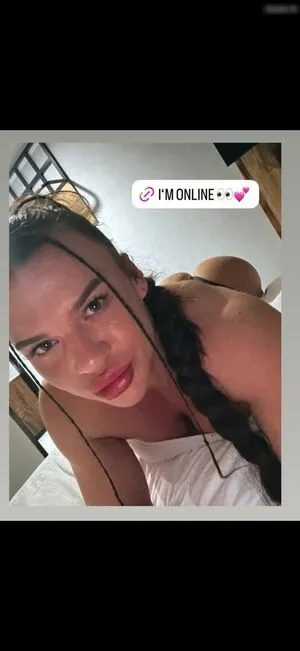 Sarah Slavotinek Thumbnail Picture