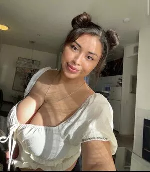 Saraiii_Fon777 Profile Thumbnail