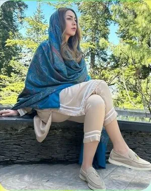 Sarashemale Thumbnail Picture