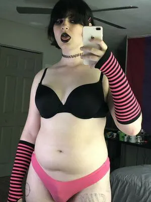 Scarlet Skeie Thumbnail Picture
