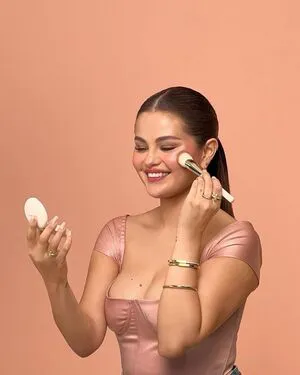 Selena Gomez OnlyFans Leaked Free Thumbnail Picture - #5lYuiLcGUI