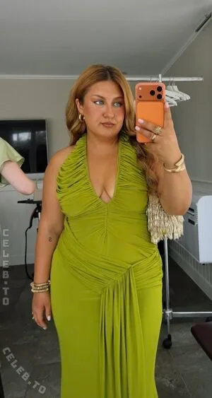 Selfiesandra Thumbnail Picture