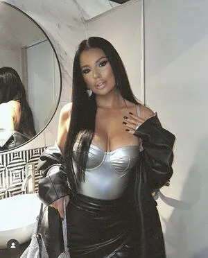 Selinaa Thumbnail Picture