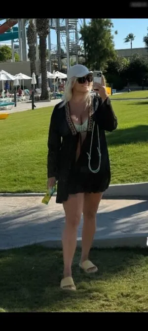 Selinaaarw Thumbnail Picture