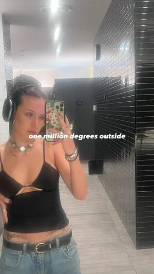 Serena Mello Thumbnail Picture