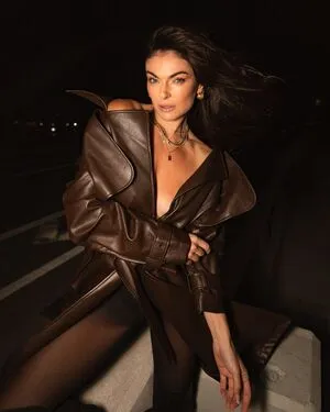 Serinda Swan Thumbnail Picture