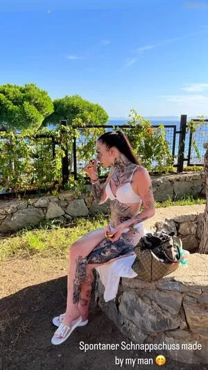 Sexy Benzi Thumbnail Picture