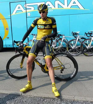 Sexy Cyclist Thumbnail Picture