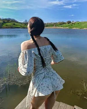 Sexy Queen Thumbnail Picture