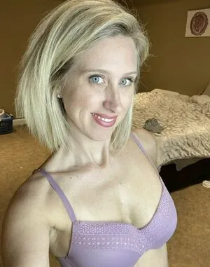 Sexyblondemissouri Thumbnail Picture
