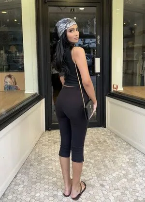 Shabreen Sabeer Thumbnail Picture