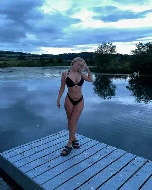 Shannoncrombiee Thumbnail Picture