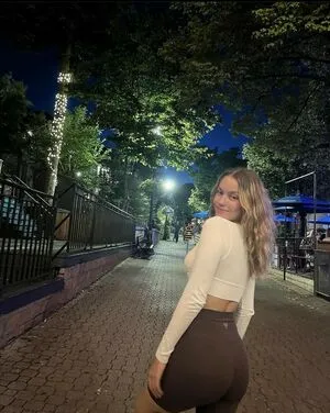 Shay Lavigne Thumbnail Picture