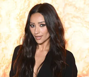 Shay Mitchell OnlyFans Leaked Free Thumbnail Picture - #E01H65lBsx