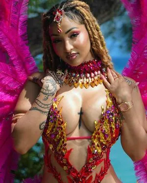 Shenseea Thumbnail Picture