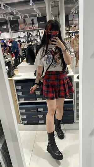 Shini Waifu Thumbnail Picture