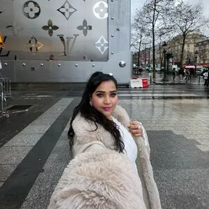 Shubhi Katiyar Thumbnail Picture