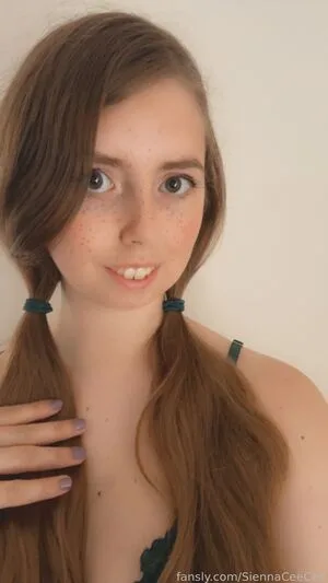 Siennaceecee OnlyFans Leaked Free Thumbnail Picture - #4gHIZYWR9s